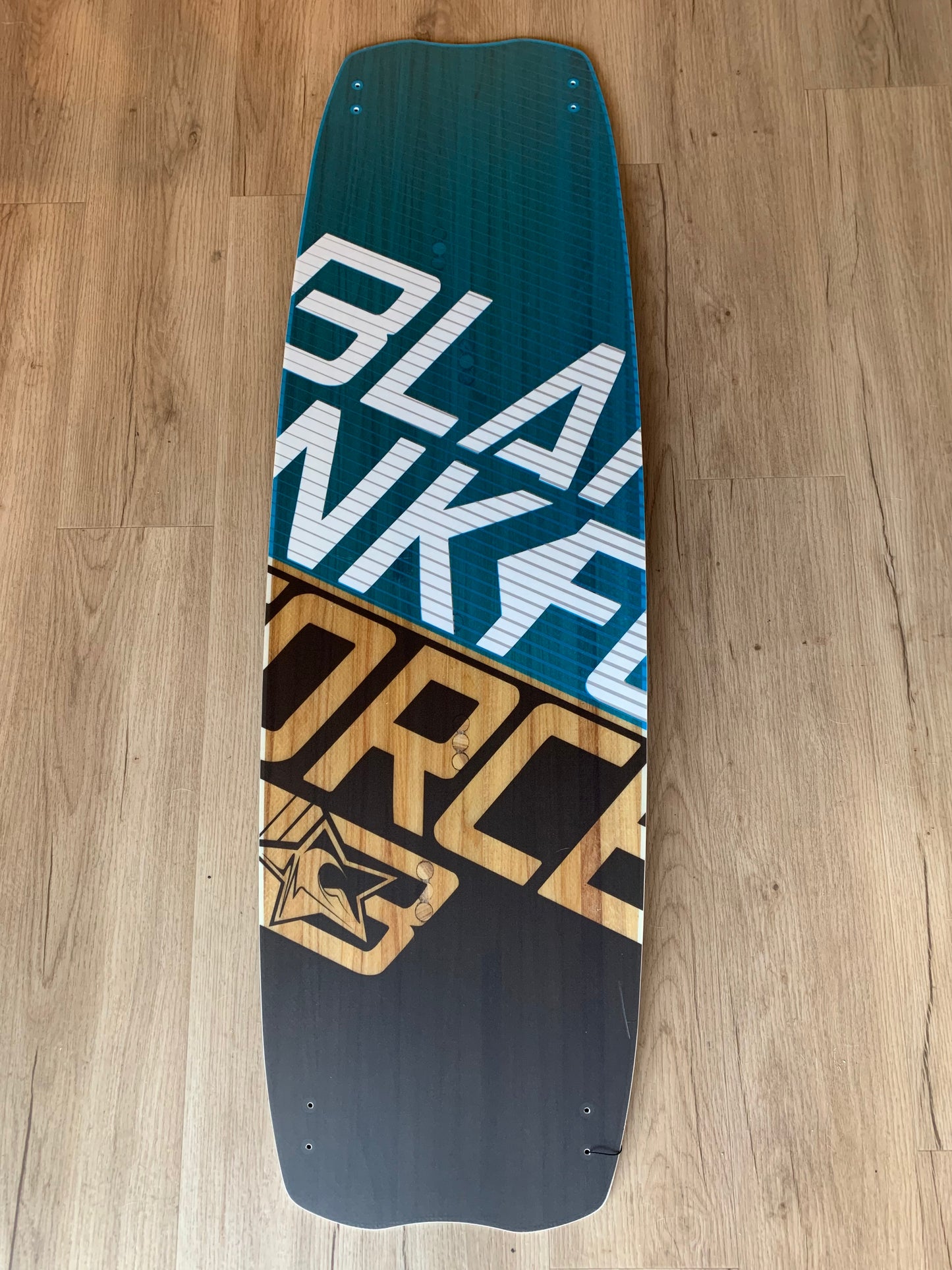 BLANKFORCE LOGIC V3 (2025) 134cm incl. Pads, Fins and Handle