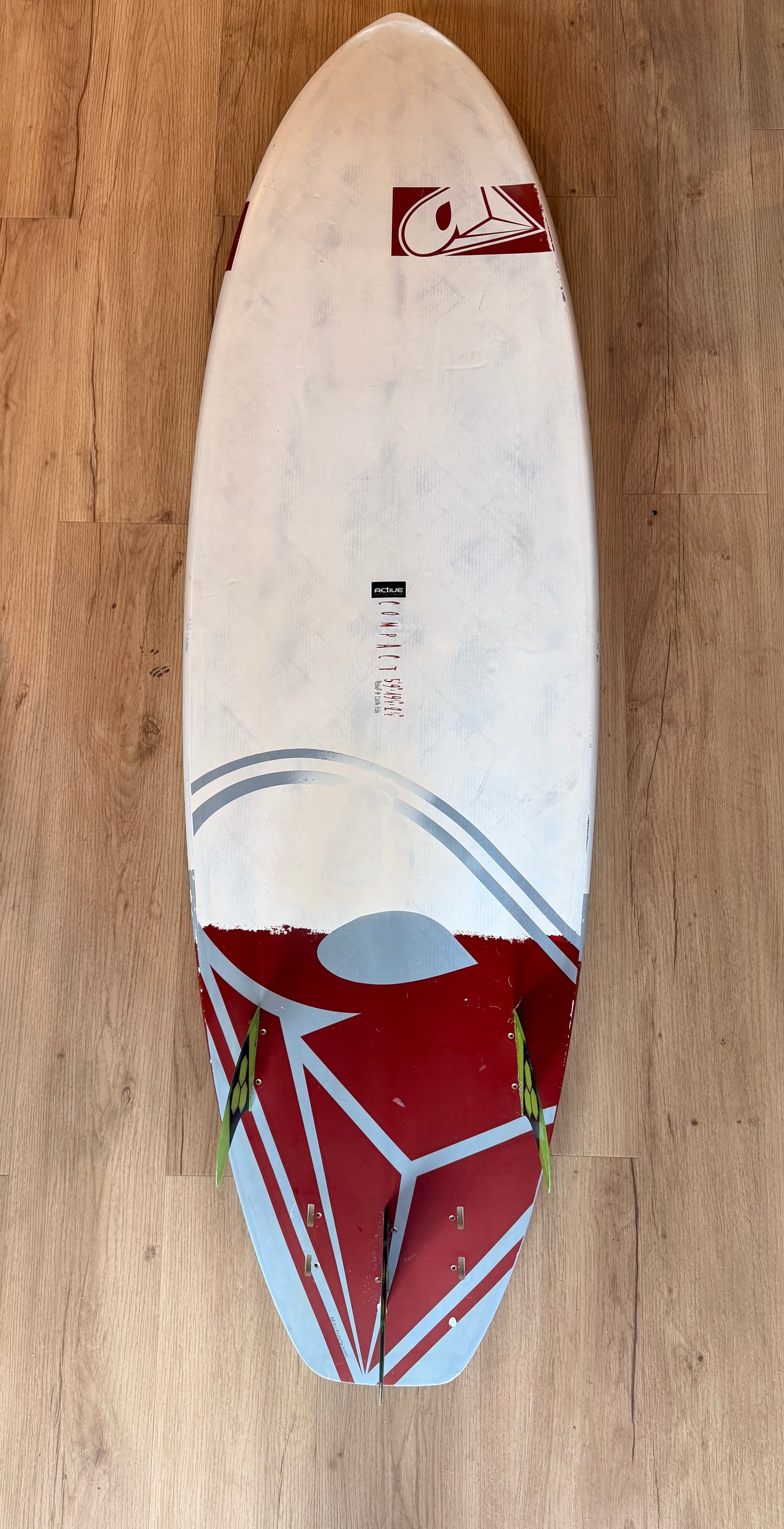 Airush Active Compact Carbon 2015 5´9"x 19 1/2"x 2 1/2" Second Hand